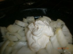 название картинки Лук с яйцом и майонезом