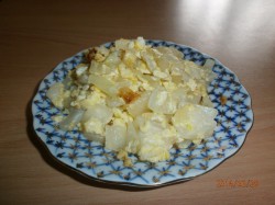 название картинки Лук с яйцом и майонезом