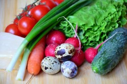 Овощной салат огурец помидор яйцо