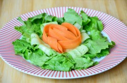 Овощной салат огурец помидор яйцо