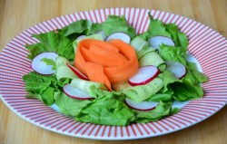 Овощной салат огурец помидор яйцо