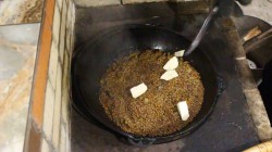 Гречка по-купечески с опятами в казане на плите