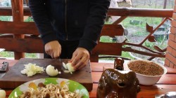 Гречка по-купечески с опятами в казане на плите