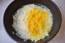 название картинки Рис с луком на гарнир