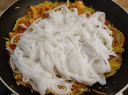 название картинки Рисовая лапша с овощами