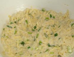 Хрустящие рисовые котлеты с зеленым луком - шаг 6