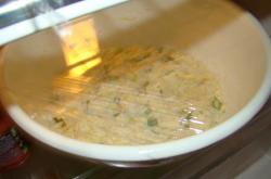 Хрустящие рисовые котлеты с зеленым луком - шаг 7