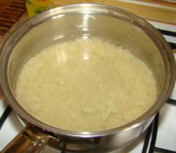 Хрустящие рисовые котлеты с зеленым луком - шаг 2