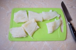 Рыба тушеная с морковью и луком - шаг 1