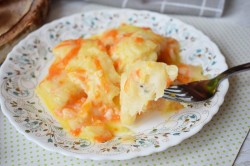 Рыба тушеная с морковью и луком - шаг 6