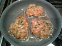 название картинки Рубленые котлеты из свинины и курицы с крахмалом и майонезом