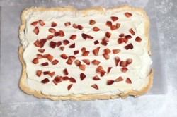 название картинки Рулет из безе со сливками