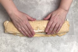 название картинки Рулет из безе со сливками