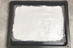 название картинки Рулет из безе со сливками