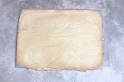 название картинки Рулет из безе со сливками