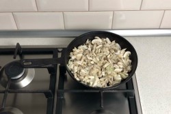 Рулет из индейки в духовке