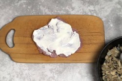 Рулет из индейки в духовке