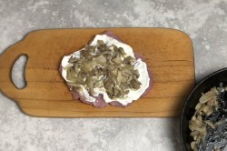 Рулет из индейки в духовке