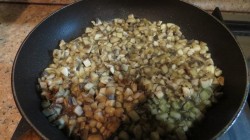 название картинки Рулет на кефире индейка грибы лук