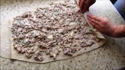 Рулет из лаваша с копченым мясом и шампиньонами и майонезом