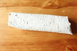 Рулет из лаваша с крабовыми палочками и огурцом