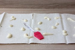 Рулет из лаваша с крабовыми палочками яйцом - шаг 3