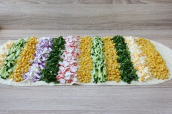 Рулет из лаваша с крабовыми палочками яйцом - шаг 4