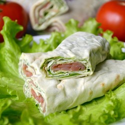Салат — Рулет из лаваша сыра и красной рыбы