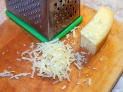 название картинки Рулет из лаваша с курицей и сыром