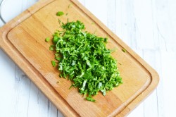 Рулет из лаваша с помидорами и сыром