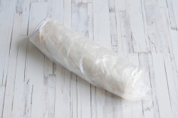 Рулет из лаваша с помидорами и сыром