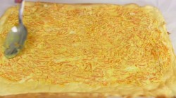 название картинки Рулет из омлета с пикантной начинкой