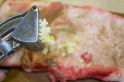 Рулет из пузанины в духовке