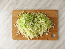 Яично капустный рулет с куриным фаршем - шаг 2 Яично капустный рулет с куриным фаршем - шаг 2