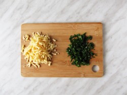 Яично капустный рулет с куриным фаршем - шаг 3 Яично капустный рулет с куриным фаршем - шаг 3