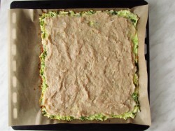 Яично капустный рулет с куриным фаршем - шаг 8 Яично капустный рулет с куриным фаршем - шаг 8