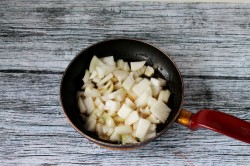 название картинки Постный рулет с луком дрожжевой