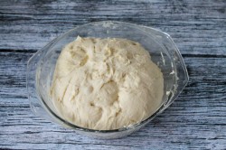 название картинки Постный рулет с луком дрожжевой