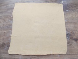 Рулет с маком из дрожжевого теста - шаг 10 Рулет с маком из дрожжевого теста - шаг 10