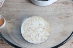 Пасхальный рулет с меренгой, шоколадом и орехами