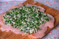 название картинки Куриный рулет со шпинатом