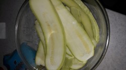 Рулетики из кабачков с грибами и морковкой