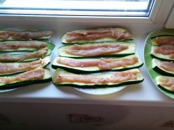 название картинки Рулетики из кабачков с куриным мясом