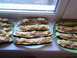 название картинки Рулетики из кабачков с куриным мясом