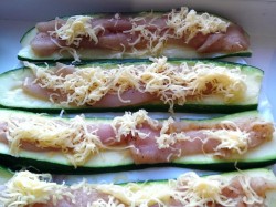 название картинки Рулетики из кабачков с куриным мясом