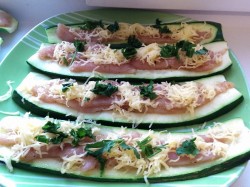 название картинки Рулетики из кабачков с куриным мясом