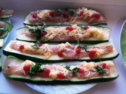 название картинки Рулетики из кабачков с куриным мясом