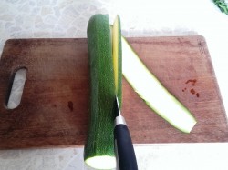 название картинки Рулетики из кабачков с куриным мясом