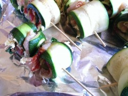 название картинки Рулетики из кабачков с куриным мясом