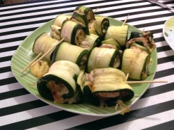 название картинки Рулетики из кабачков с куриным мясом